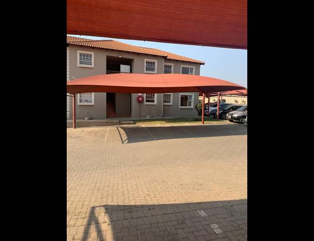 2 BEDROOM TOWNHOUSE FOR SALE IN RYNFIELD